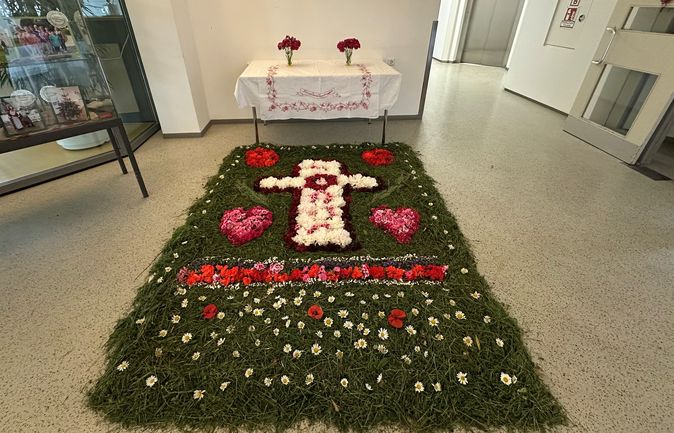 Blumenteppich zu Fronleichnam